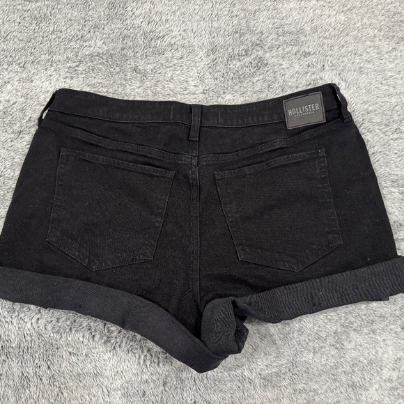 Hollister Ultra High Rise Mom Shorts 3" - Black, Distressed - Size 17/16, w33 - Picture 2 of 7